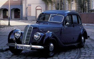 BMW 335 Limousine 1939-41.jpg